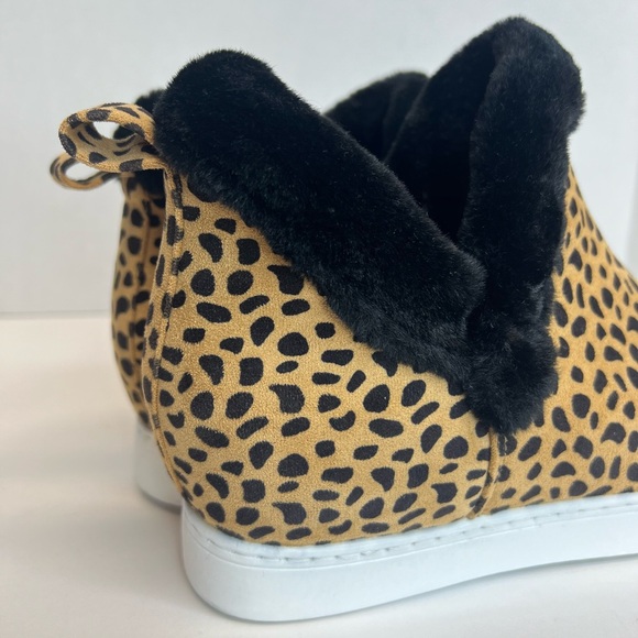 Rouge Helium Womens Faux Fur Trimmed Ankle Booties Sz 8.5M Tried on only NWOB - Picture 6 of 15